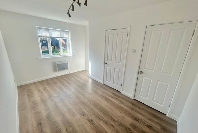92, Basildon photo 5