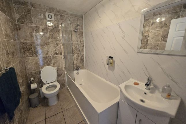 Granary Close, London photo 2