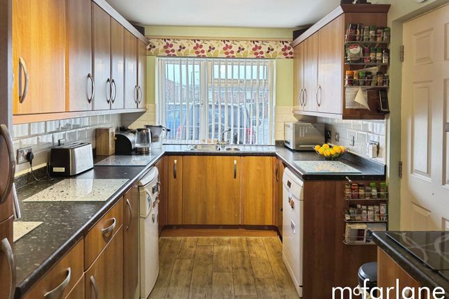 5 Meadow Close, Swindon photo 3