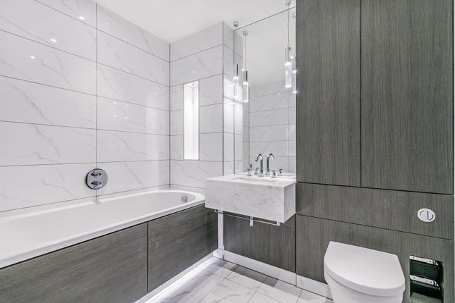 Apartment, Sovereign Court, London photo 5