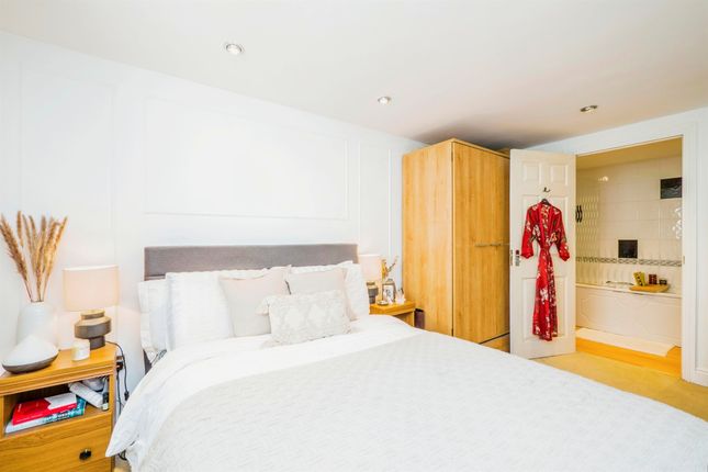 Flat for sale in Windsor Road, Cardiff