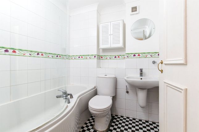 Flat for sale in Earlham Grove, Forest Gate, London