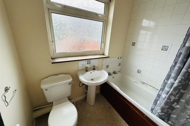 67b, Croft Road, Nuneaton photo 4