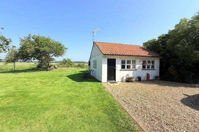 The Windmill, Marsh Farm, Great Yarmouth photo 3