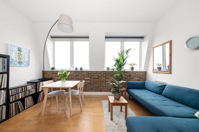 Flat for sale in Peckham Grove, Peckham, London