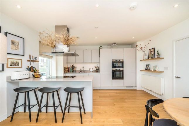 Flat 404, Fiske Villas, 27, West Parkside, London photo 3