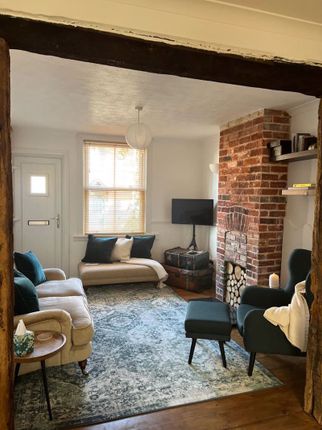 Cottage to rent in Bow Street, Alton