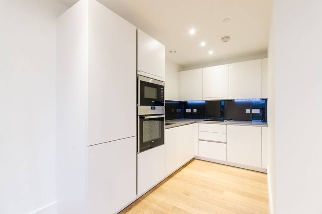 Thumbnail Flat to rent in Upper Richmond Road, Putney, London