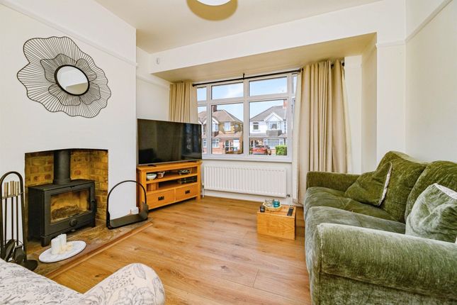 37, Meadow Road, WATFORD photo 2