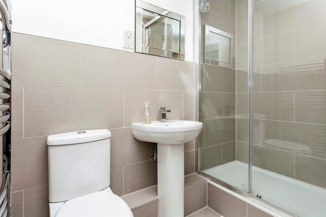 Town house for sale in Newman Road, Horley
