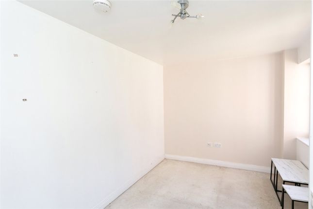Maisonette to rent in Hollingsworth Mews, Watford