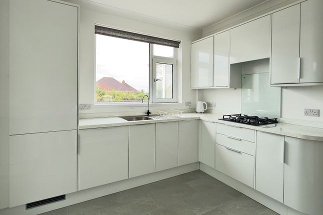 4, Hendy Close, Swansea photo 3