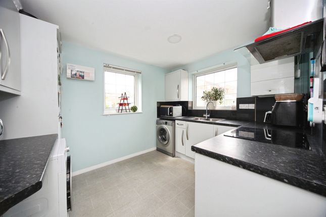 8, Ardleigh Green, Luton photo 3