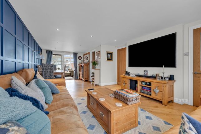 8, Farr Wood Close, Leicester photo 3