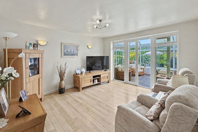 12 Ferndale Avenue, Manchester photo 3