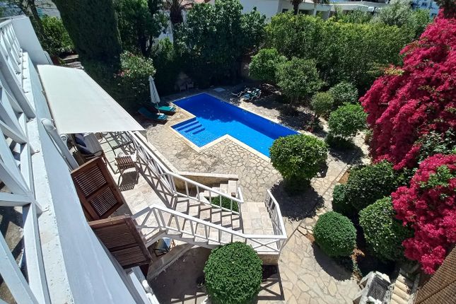 Villa for sale in Kyrenia