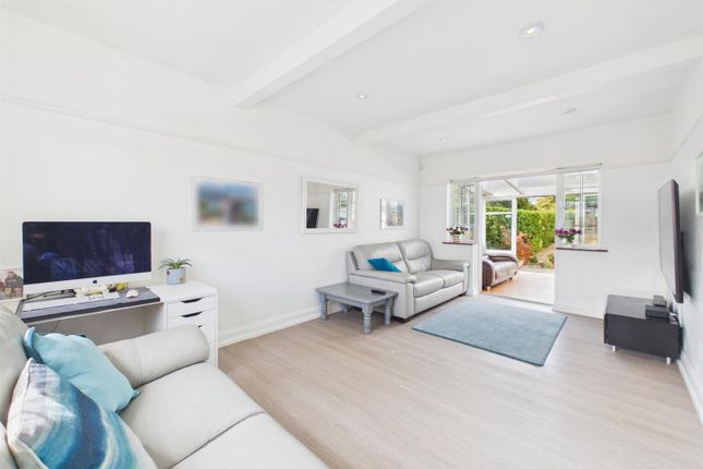 7, Meadway, Ruislip photo 3