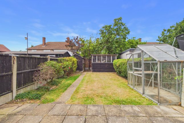247 Daiglen Drive, South Ockendon, Essex photo 4