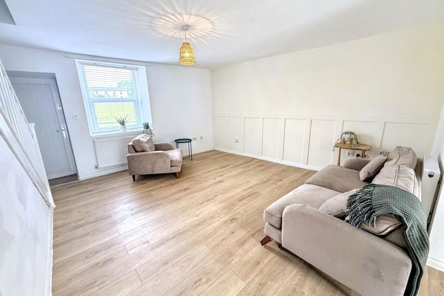 3 The Grange, South Side, Peterlee photo 3