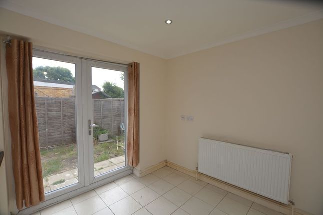 1a, Spinney, Slough photo 4