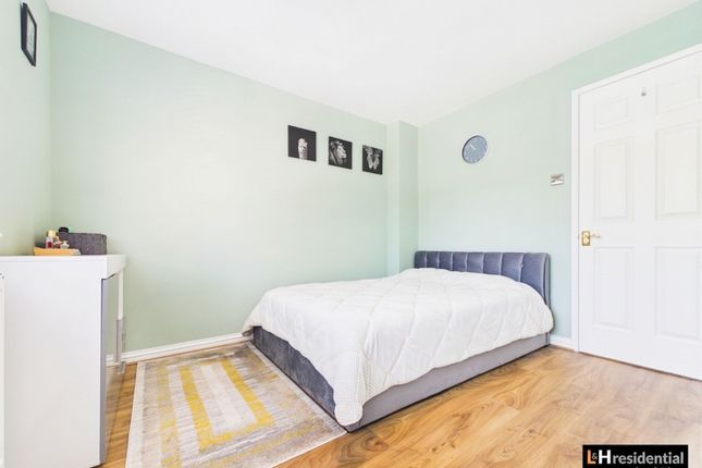 3 Novello Way, Borehamwood photo 4