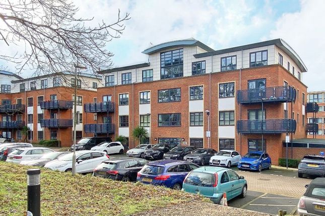 Flat to rent in Comet House, Wallis Square, Farnborough