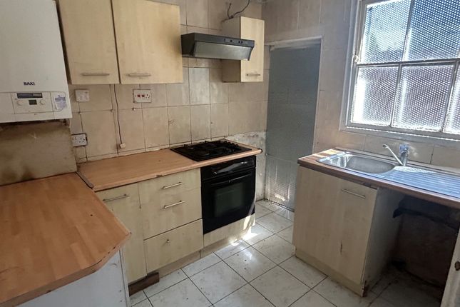 Terraced house for sale in Crawley Road, Luton