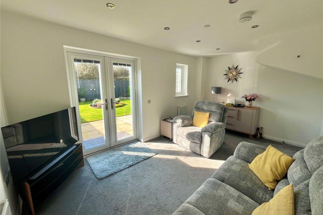 32, Cornfields Walk, Tenby photo 3