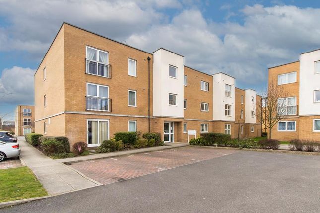 Thumbnail Flat for sale in Vantage Court, Kenway, Southend-On-Sea
