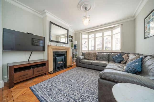 52 Woodland Gardens, Isleworth photo 4
