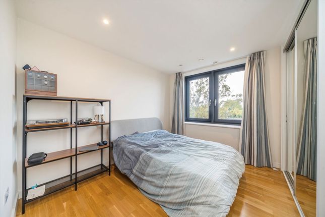 Chartfield Avenue, London photo 4