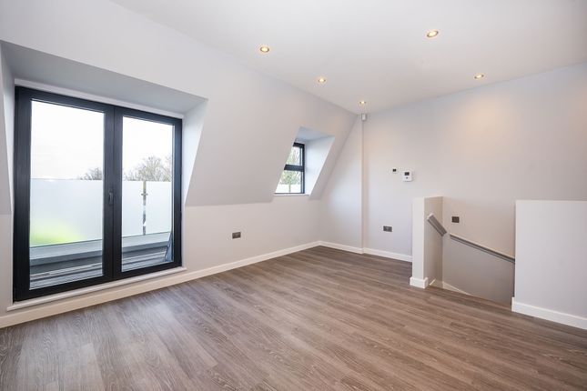 Flat C, 503A, Garratt Lane, London photo 2