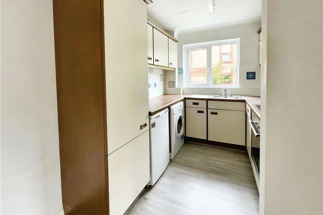 6, Oak View, Wokingham photo 4