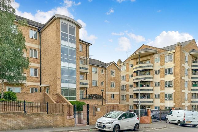 52, Branagh Court, Reading photo 2