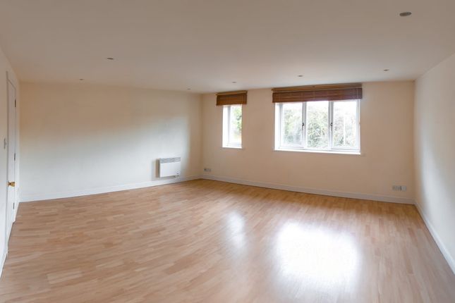 Flat 4, Courtenay House, Haslemere photo 4
