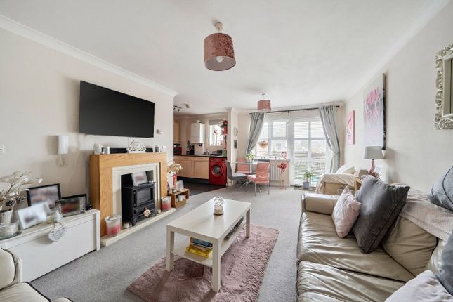 Flat 5, Warren Court,, Ackender Road, Hampshire photo 2