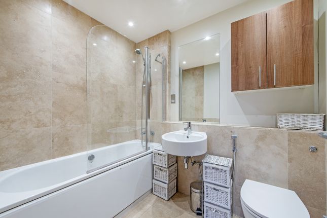 Apartment 1 Blenheim Court 20, Denham Street, Greater London photo 4