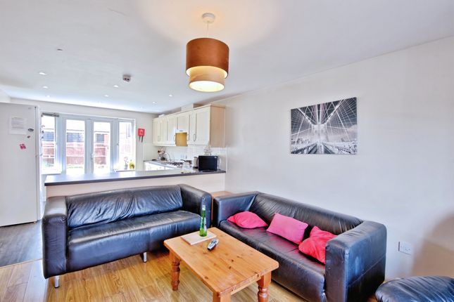 10, Colet Crescent, Colchester photo 3