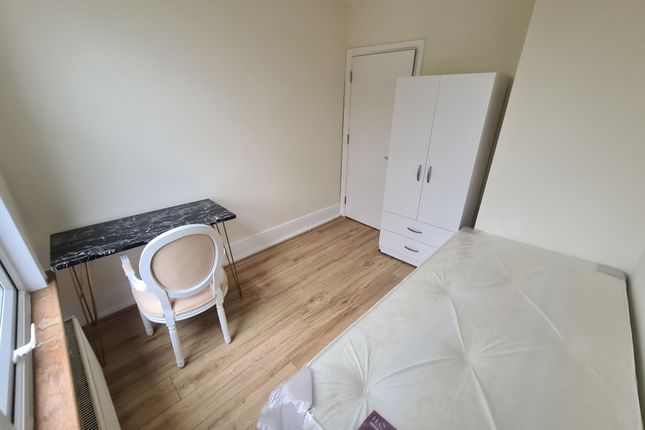 Room 1, 26A, Trinity Road, Wood Green photo 5