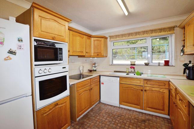 14 Southern Close, Torquay Devon, Devon photo 4