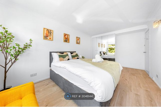 Rutland Place, Bushey photo 5