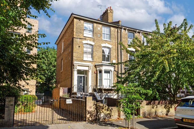 2-bed flat on London, £280,000