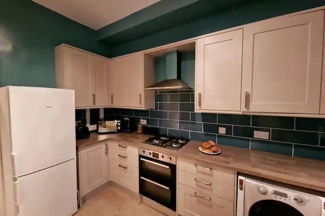 Terraced house to rent in Cleveland Road, Bradford