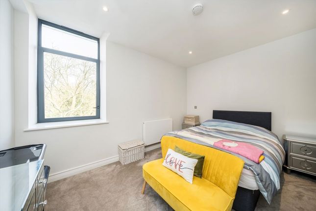 Flat 55, 4, Littleworth Road, Esher photo 4