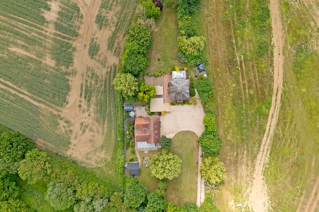 Round House & Taylors Barn, Buttleys Lane, Dunmow photo 2