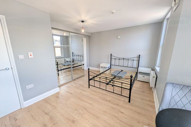 38 (Room 6), Neasden Lane, Neasden, London photo 4