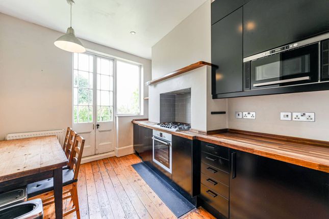 Flat to rent in Brixton Water Lane, Brockwell Park, London