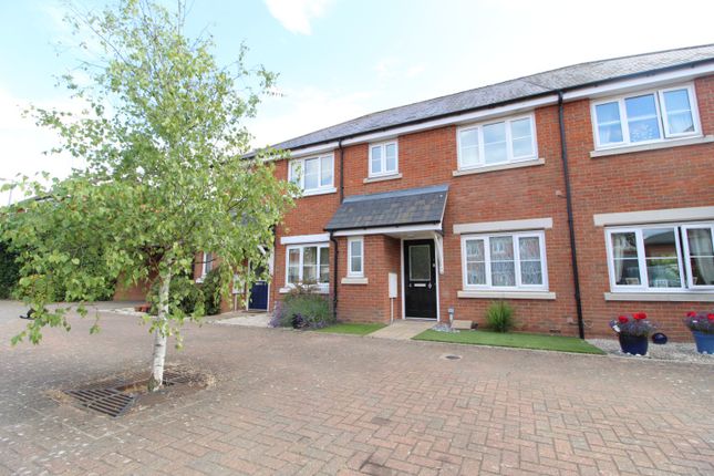 Terraced house to rent in Salisbury Close, Rayleigh, Essex