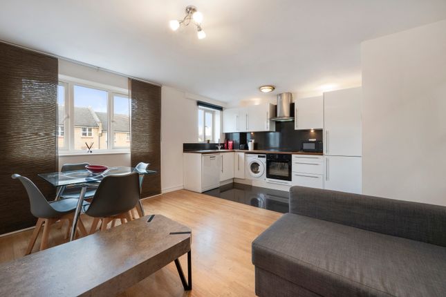 Thumbnail Flat to rent in Westferry Road, Cubitt Town