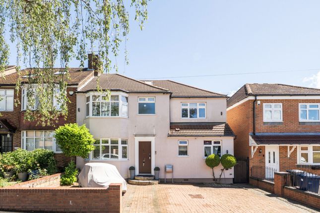 166 Sherrards Way, Barnet photo 2